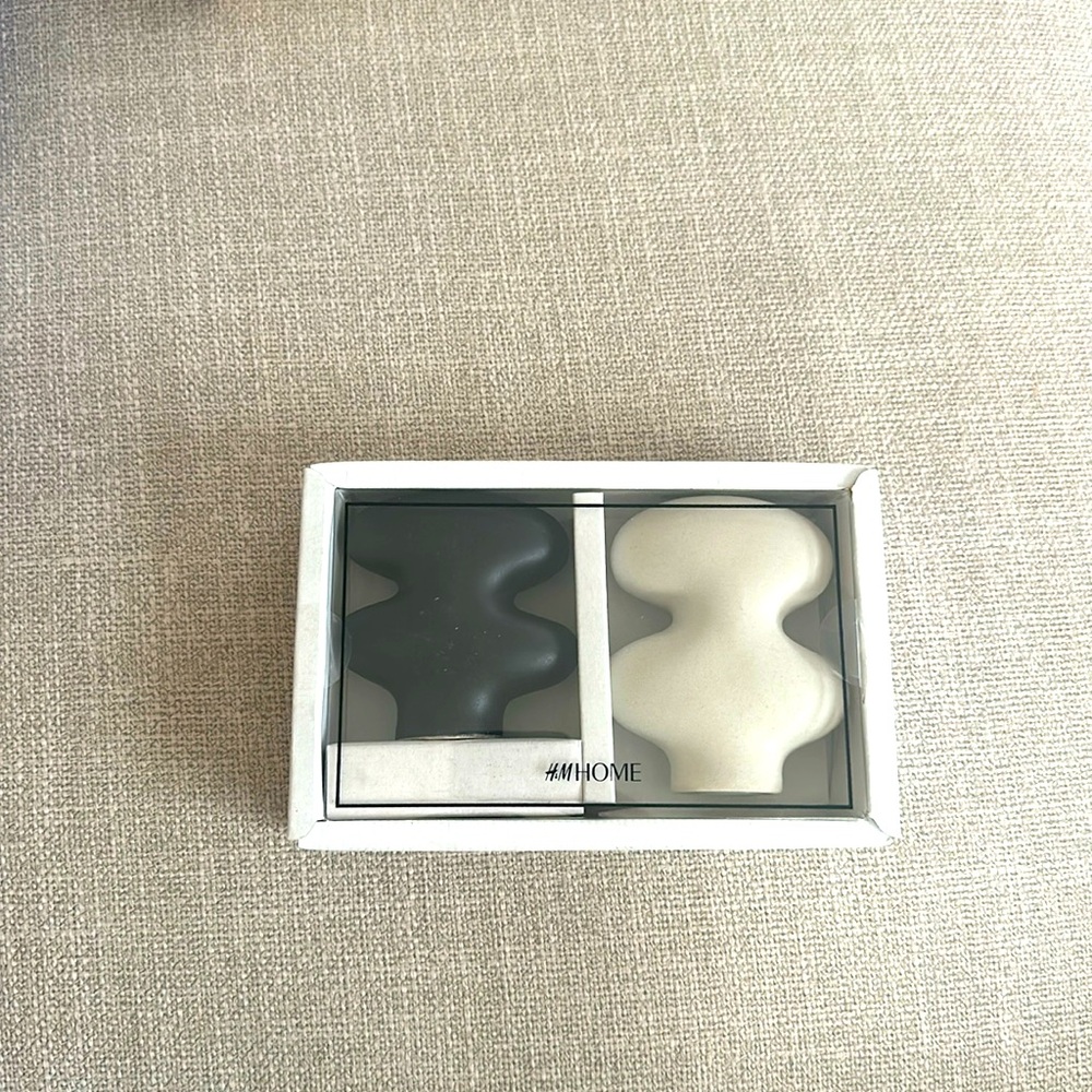 H&M HOME  modern salt and pepper stoneware shakers